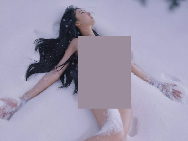 Diễn biến bất ngờ vụ nữ người mẫu chết lõa thể giữa trời tuyết