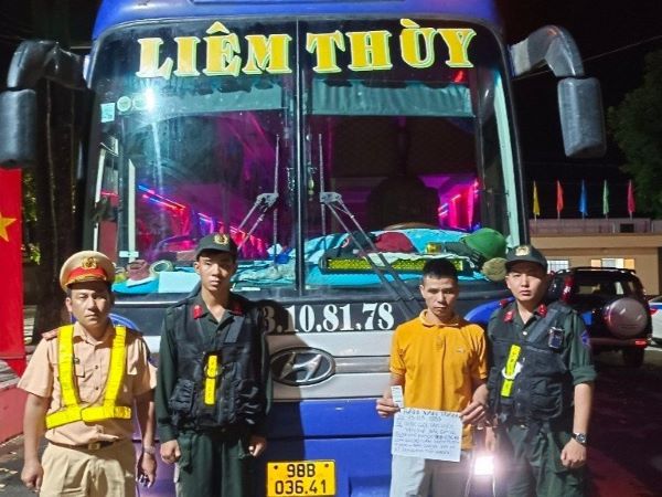 Hành khách tá hỏa khi biết tài xế xe giường nằm sử dụng ma túy