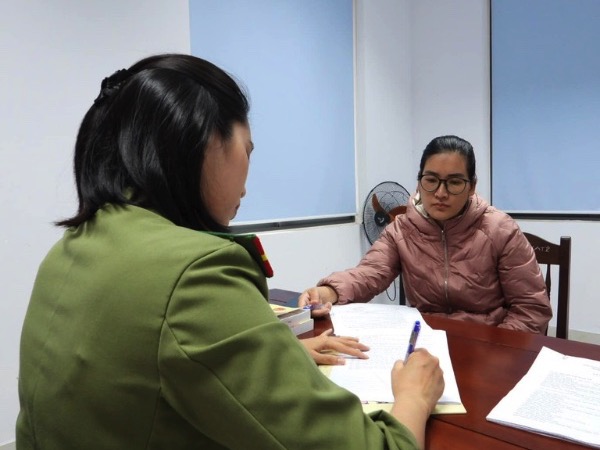 'Nữ quái' tạo vỏ bọc môi giới lao động để buôn người
