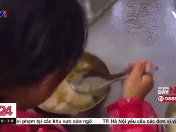 Từ vụ 11 học sinh ăn 2 gói mì tôm: Lào Cai yêu cầu trường học lắp camera