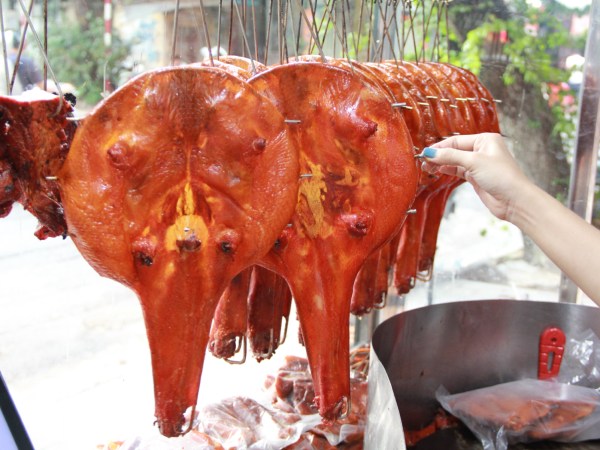 Độc đáo món vịt tỳ bà ngon nức tiếng ở Hà Nội