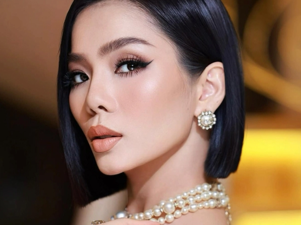 Lệ Quyên đăng loạt story ám chỉ ai đó mua bài 'hạ bệ' mình nhưng lại viết sai chính tả?