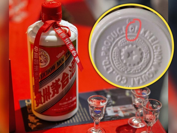 Trung Quốc bắt giữ kẻ khoét chai rượu Mao Đài đắt tiền, thay ruột bằng rượu giả rẻ tiền