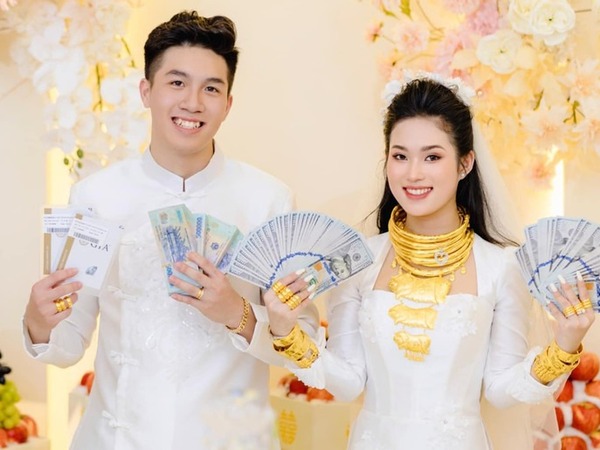 Những cô dâu nhận hồi môn 'vàng cả cân, tiền cả cọc' gây sốt năm 2023