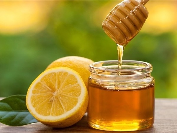 Những ai không nên uống nước chanh mật ong vào sáng sớm?