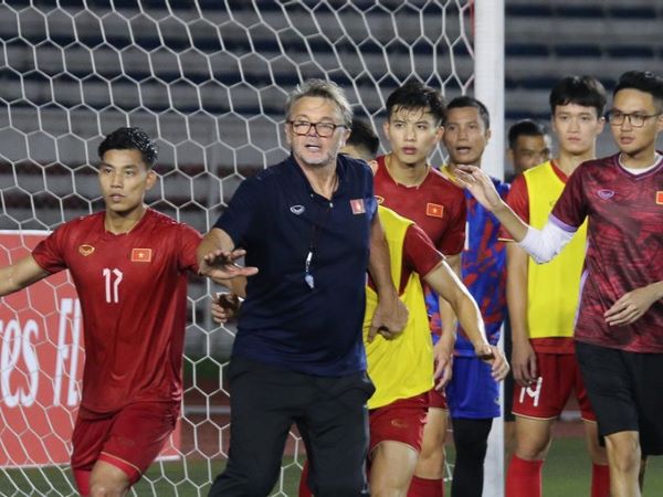 Tuyển Việt Nam: Vì đâu HLV Troussier lắc đầu với 'gương mặt lạ'