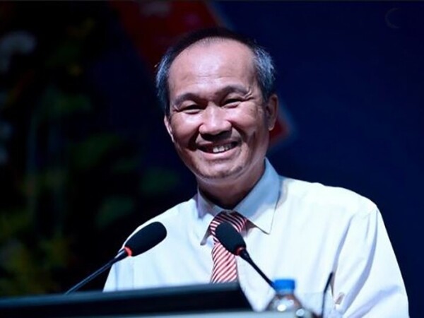 Chân dung đại gia Việt lừng lẫy từng là tiểu thương buôn hoa quả, để tài sản 'khủng' cho con trai chưa từng lộ diện