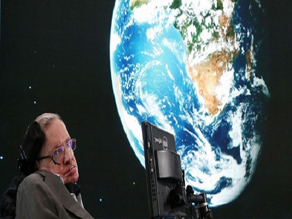Vì sao thiên tài Stephen Hawking từng mong muốn loài người rời khỏi Trái đất?