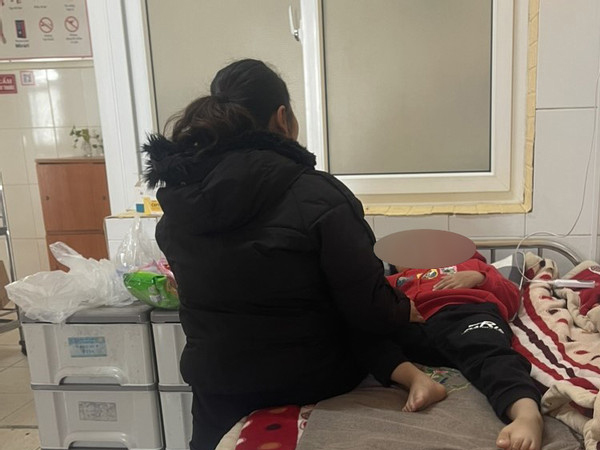 Vụ 9 học sinh nhập viện sau ăn: Phụ huynh bức xúc vì trường báo cáo không đúng