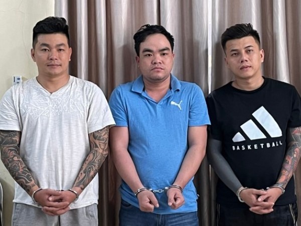 Triệt phá ổ nhóm 'tín dụng đen' dùng súng uy hiếp con nợ ở TP HCM