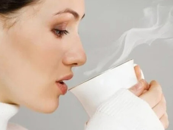 Mùa lạnh uống nước ấm tốt cho sức khỏe nhưng tránh 3 điều