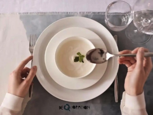 Cách ăn súp lịch sự trên bàn tiệc không phải ai cũng biết