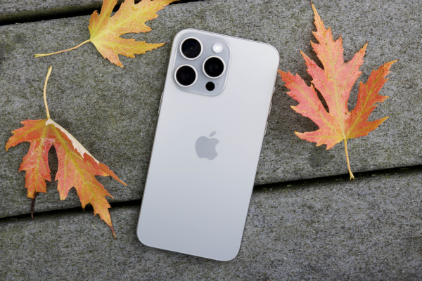 iPhone 15 Pro Max 'đá bay' siêu phẩm này về doanh số