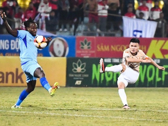 Quang Hải ghi bàn trước ngày ăn hỏi với Chu Thanh Huyền