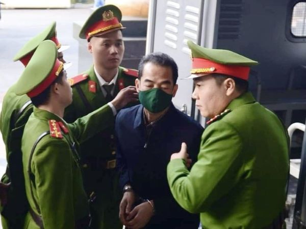 Cựu Thứ trưởng Tô Anh Dũng gạt nước mắt nói lời sau cùng