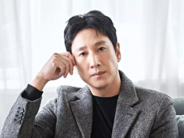 Showbiz Hàn Quốc tạm ngưng hoạt động vì cái chết của Lee Sun Kyun