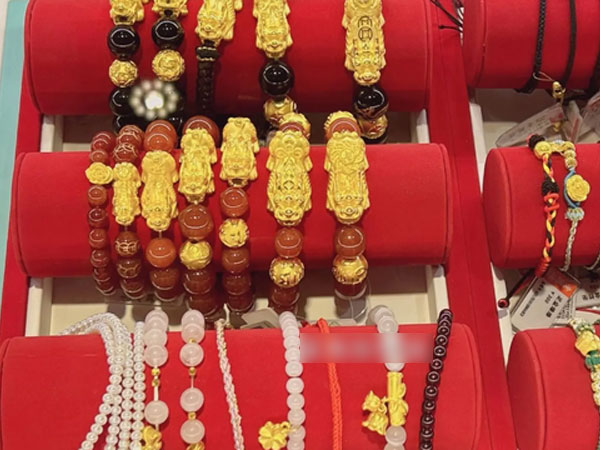 Cựu nhân viên bán trang sức 10 năm khuyên hãy chú ý 4 điểm khi mua vàng, làm đúng chắc chắn LÃI, làm sai chỉ 'nuôi béo' cửa hàng