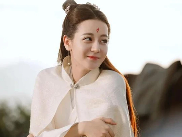 Địch Lệ Nhiệt Ba đang gặp nguy hiểm