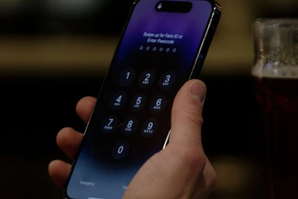 Chỉ vài mánh khóe đơn giản, hàng trăm chiếc iPhone đã bị đánh cắp bởi một kẻ vô gia cư