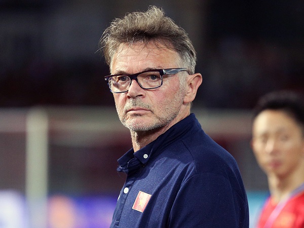 HLV Troussier bất ngờ thay đổi danh sách tuyển Việt Nam, gọi thêm cầu thủ từng chơi bóng tại Nhật Bản