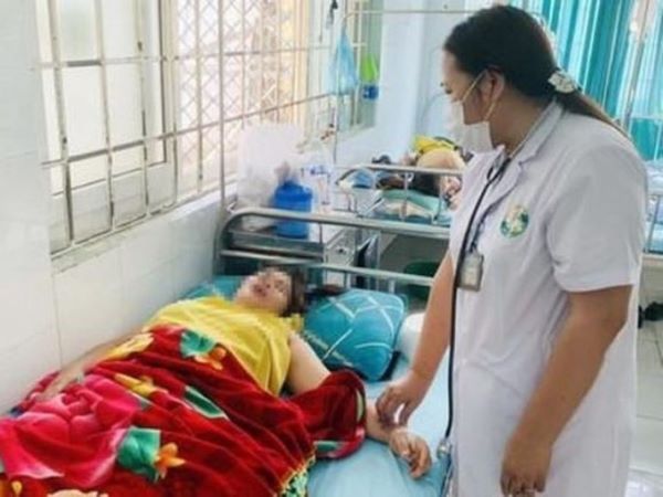 22 người phải nhập viện sau khi ăn cỗ đám cưới