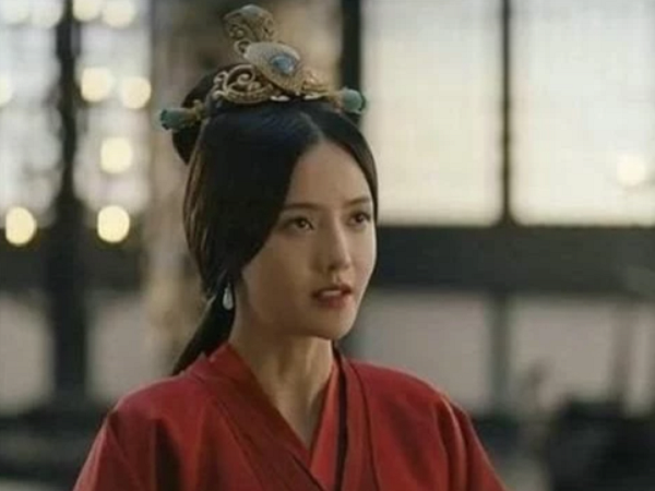Cô ta khiến cha con Tào Tháo đều mê muội! Hai cha con suýt nữa trở thành kẻ thù của nhau, nhưng cái chết không rõ nguyên nhân