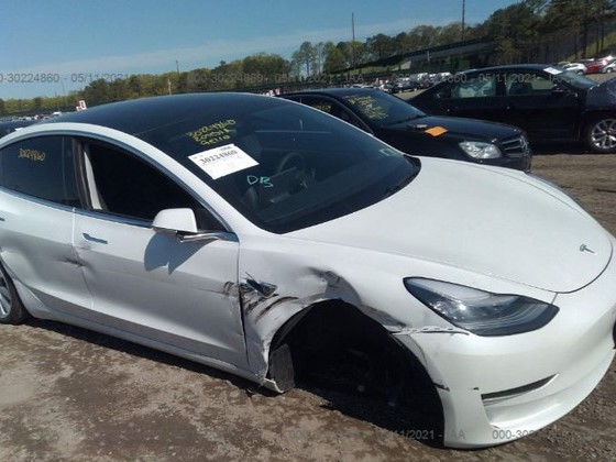 Tesla đổ lỗi cho khách hàng dù biết rõ xe bán ra có vấn đề