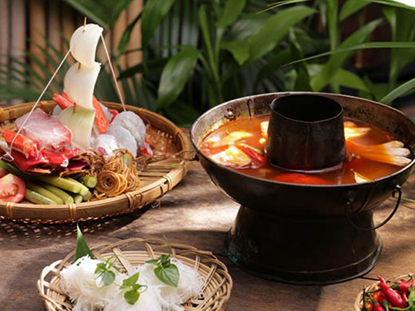 Hướng dẫn cách nấu lẩu hải sản chua cay ngon không kém các nhà hàng sang trọng