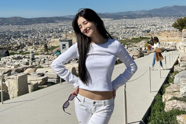 Nữ idol từng xuất hiện ở phố đi bộ Hà Nội được bình chọn là 'Mỹ nhân đẹp nhất thế giới 2023'