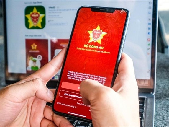 Người dân có thể đăng ký thường trú, tạm trú qua ứng dụng VNeID từ 1/1/2024