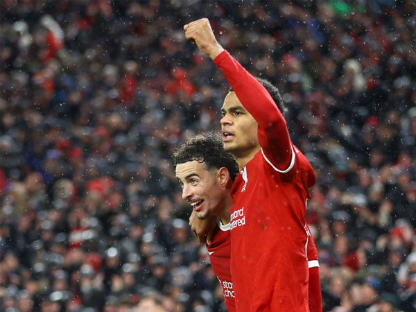 Salah bùng nổ, Liverpool đè bẹp Newcastle