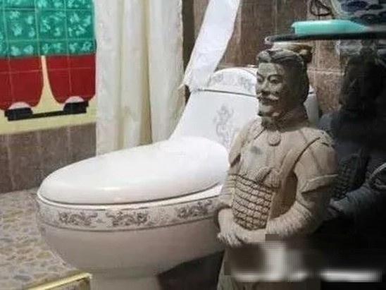 Đi công tác nhờ người yêu đặt hộ khách sạn, ngày nhận phòng chàng trai tái mặt với cảnh tượng bên trong
