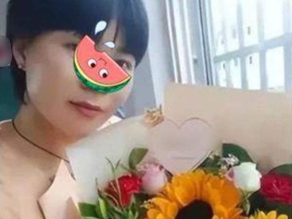 Cô giáo khoe quà phụ huynh tặng nhưng ai ngờ bị cả lớp chê trách, Phòng Giáo dục mời lên làm việc