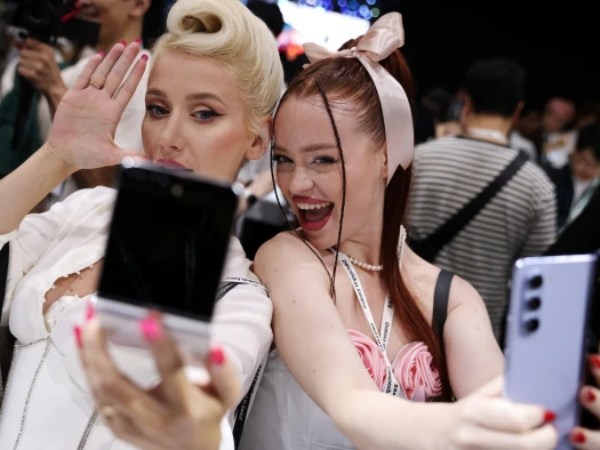 Chỉ 16 triệu smartphone gập bán ra năm 2024