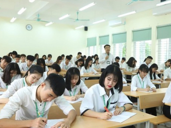 Chính phủ quyết định chưa tăng học phí đại học theo lộ trình