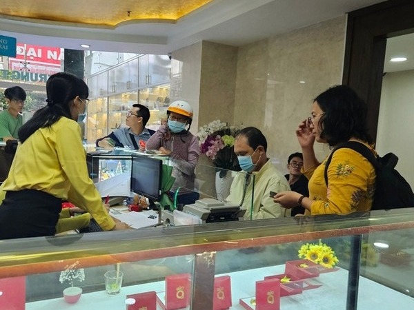 'Sóng gió' thị trường vàng