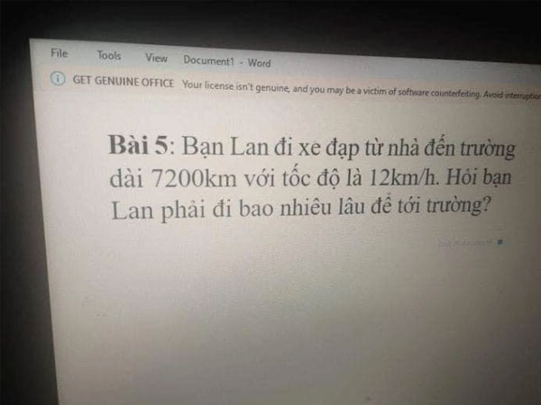Bài toán tiểu học gây 'sang chấn' nhất lúc này: Lan đi học quãng đường dài 7.200km với tốc độ 12km/h, bao lâu Lan đến trường?