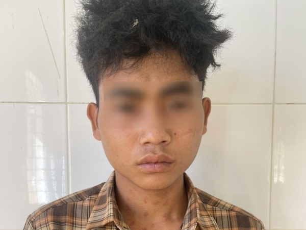 Nam thanh niên say rượu, dùng dao chém bố dượng tử vong