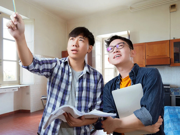 Công ty lén cho nhân viên vào sống trong căn hộ của người độc thân đã khuất khiến hàng xóm phẫn nộ