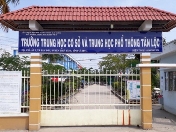 Hàng trăm học sinh lớp 10 phải thi lại môn Văn do sự cố