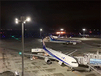 Khoảnh khắc hai máy bay va chạm tại sân bay Haneda ở thủ đô Tokyo