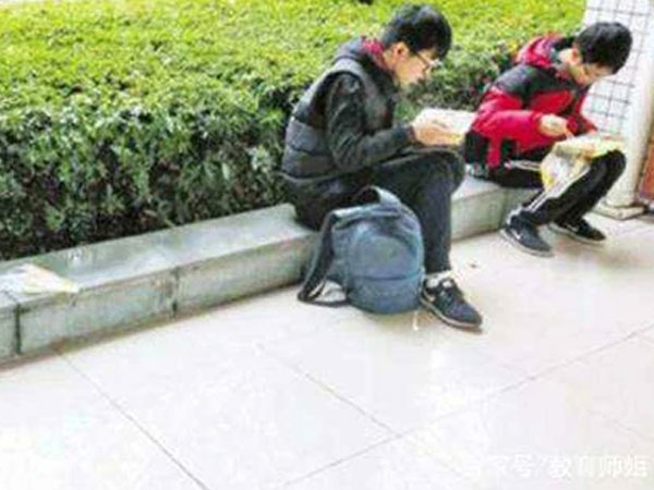 Bức ảnh sinh viên trường top ăn trưa bất ngờ viral: Nhìn vào cuối cùng cũng hiểu tại sao họ lại trở thành học bá!