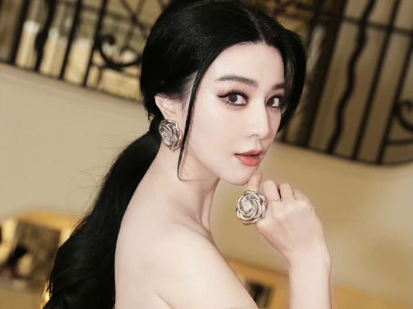 Loạt ảnh cận mặt ở ngưỡng U45 chứng minh thời gian đã bỏ quên Phạm Băng Băng