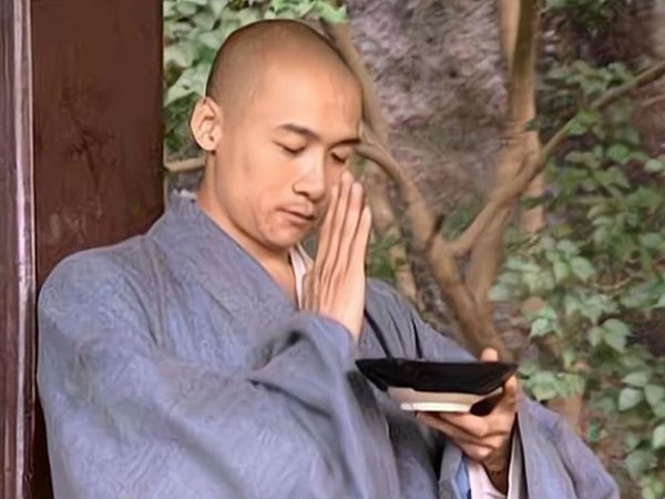 Hư Trúc của Thiên long bát bộ đi giao hàng