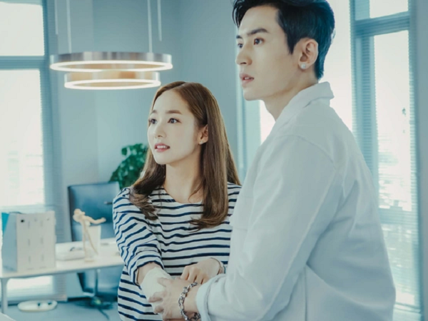 Xuất hiện tổng tài đẹp không góc chết còn 'tự luyến' số 1, bị 'phong sát' vẫn tái xuất bùng nổ
