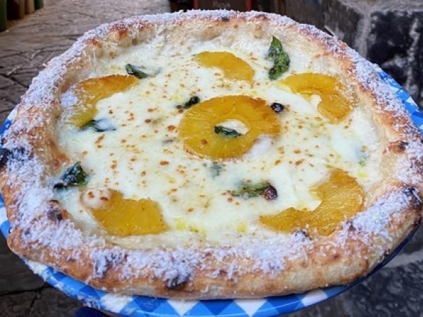 Người dân Ý tranh luận sôi nổi vì ý tưởng thêm dứa vào bánh pizza