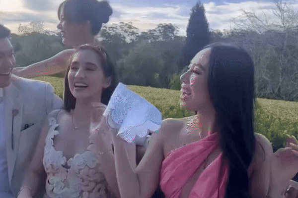 Lần hiếm hoi thiếu gia út nhà tỷ phú Johnathan Hạnh Nguyễn và bạn gái lọt ống kính cam thường: Visual đỉnh cỡ nào?