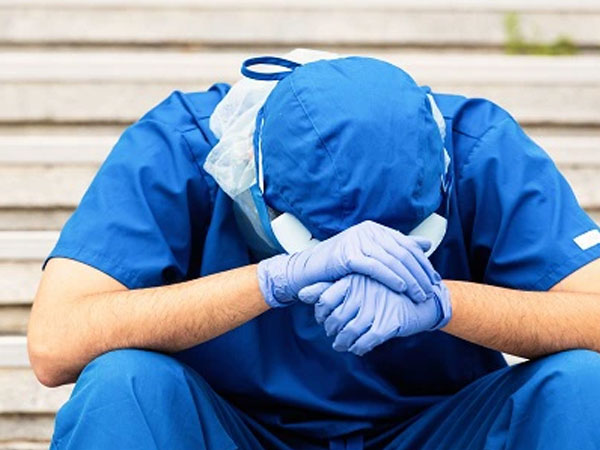Bí ẩn y khoa: 23 y bác sĩ bất ngờ co giật sau khi chữa cho một bệnh nhân ung thư