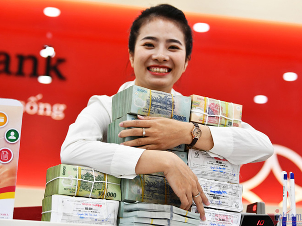Ít tiền, gửi ngân hàng thế nào để có lãi suất cao?
