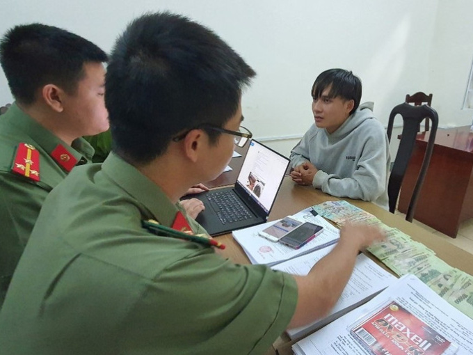 Bắt giữ thanh niên lừa hơn 400 người để lấy tiền đánh bạc trên mạng